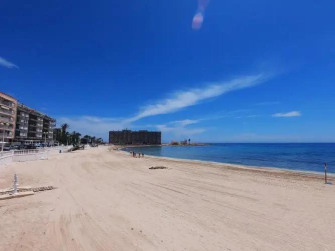Amazing Penthouse On The Beach, Sea Views, Wifi, Airconditioning And Parking Torrevieja Luaran gambar